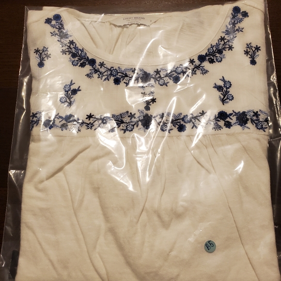 Lucky Brand smocked T-shirt, white/blue embroidery size Small - Picture 5 of 10